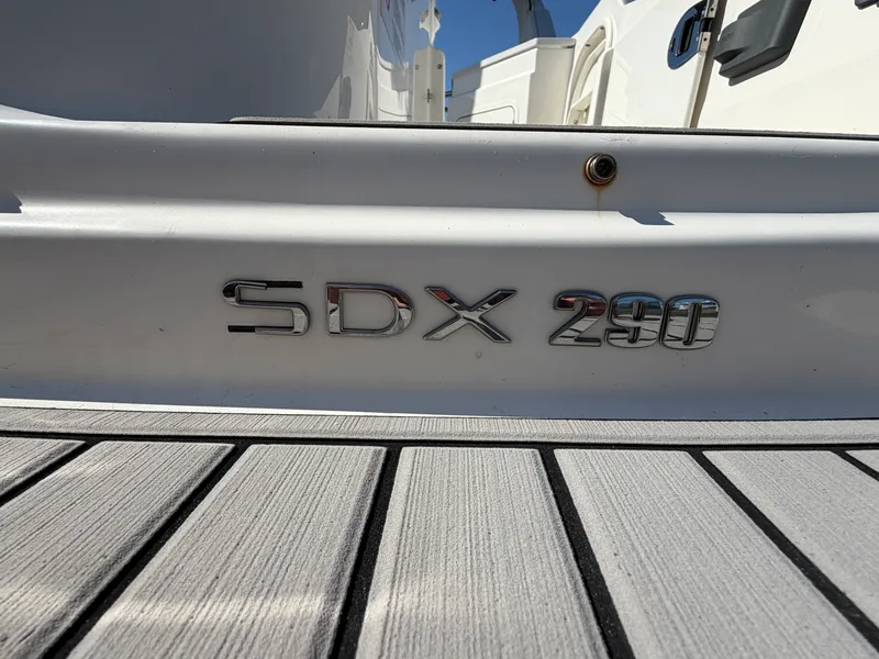Slide: The Image of Sea Ray 290 SDX 2023 - 5