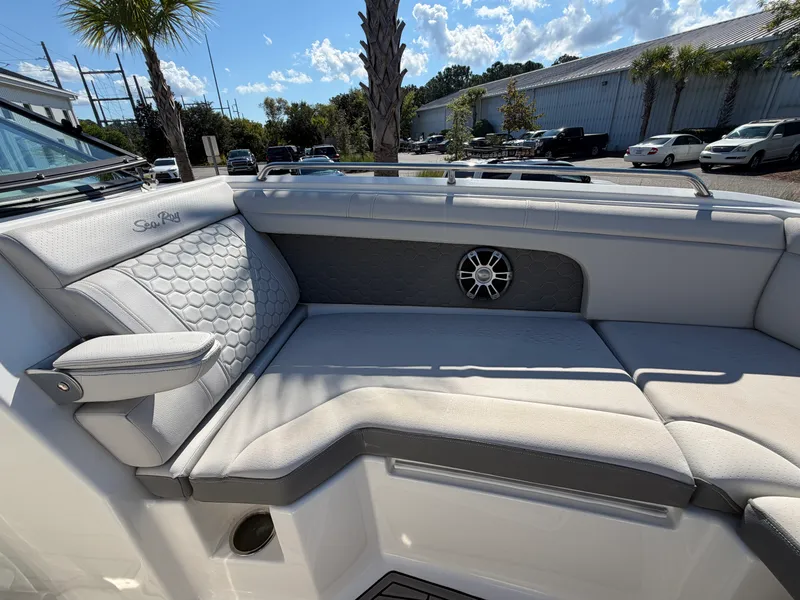 Slide: The Image of Sea Ray 290 SDX 2023 - 30