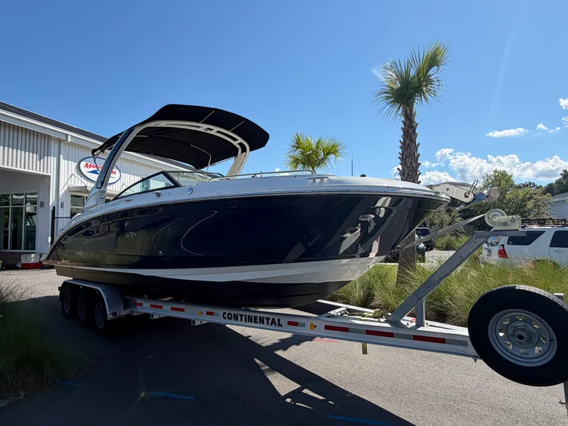 Slide: The Image of Sea Ray 290 SDX 2023 - 2