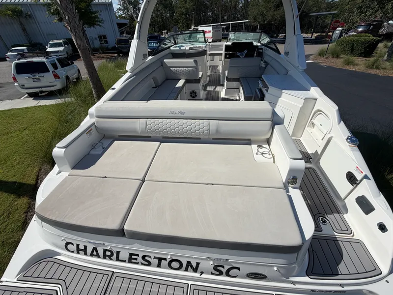 Slide: The Image of Sea Ray 290 SDX 2023 - 8