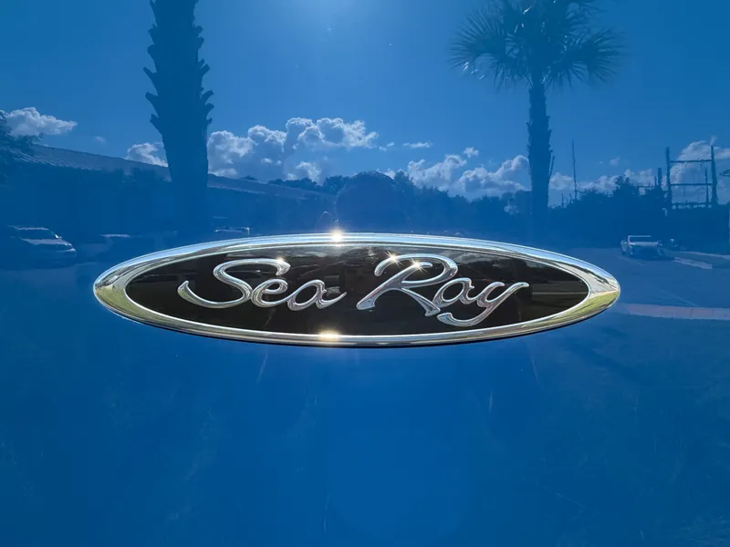 Slide: The Image of Sea Ray 290 SDX 2023 - 4