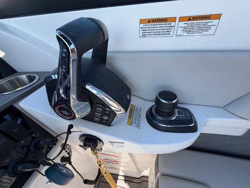 Slide: The Image of Sea Ray 290 SDX 2023 - 22