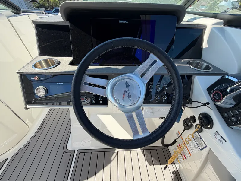 Slide: The Image of Sea Ray 290 SDX 2023 - 26