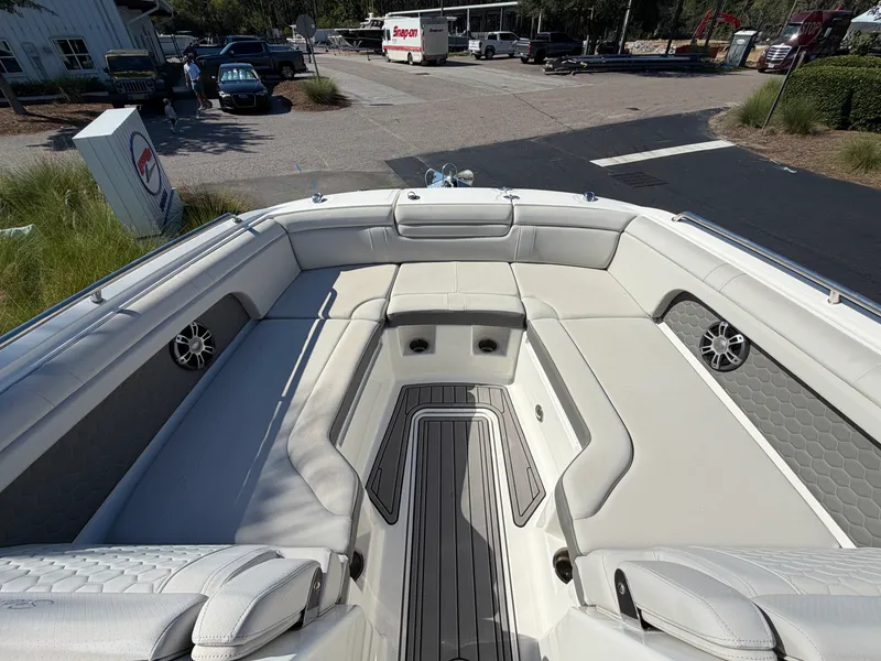 Slide: The Image of Sea Ray 290 SDX 2023 - 28