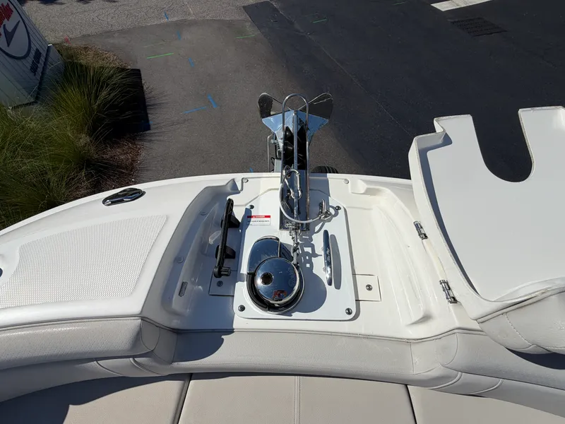 Slide: The Image of Sea Ray 290 SDX 2023 - 32