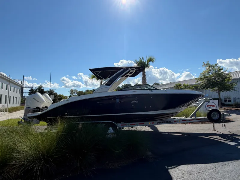 Slide: The Image of Sea Ray 290 SDX 2023 - 3