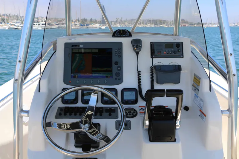 Slide: The Image of Pursuit C 250 Center Console 2008 - 6
