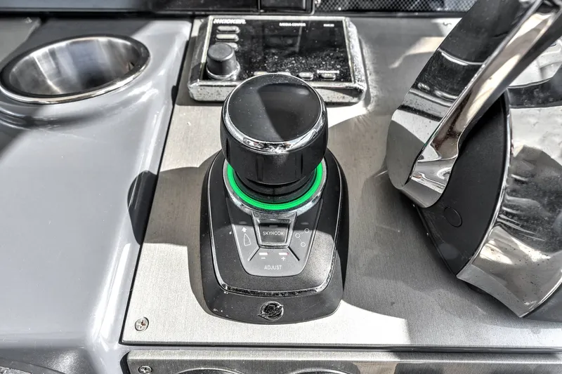 Slide: The Image of Cruisers 390 Express Coupe 2018 - 43
