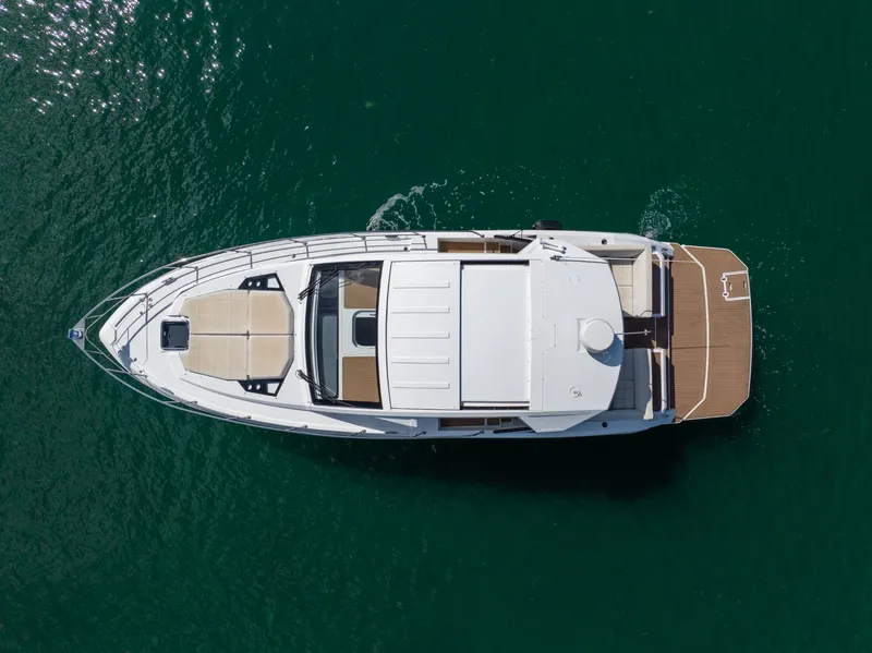 Slide: The Image of Cruisers 390 Express Coupe 2018 - 48
