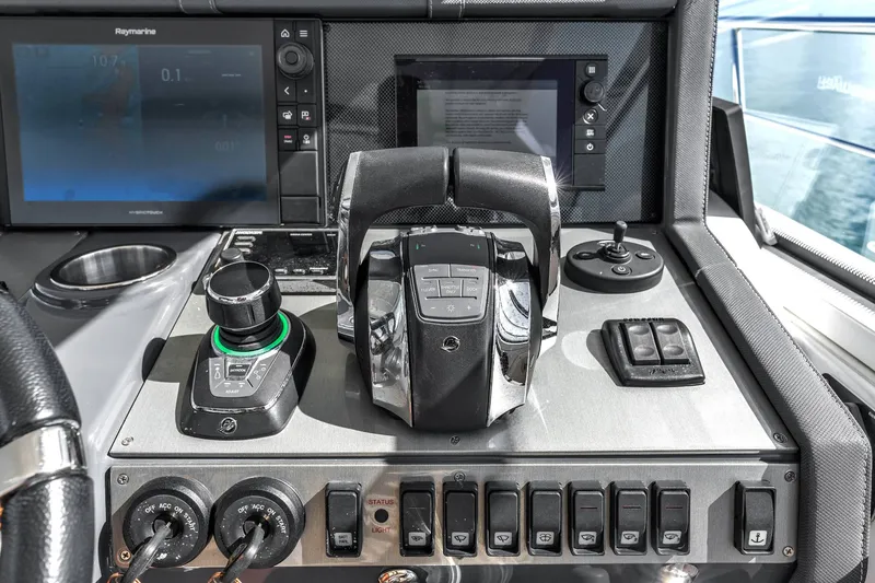 Slide: The Image of Cruisers 390 Express Coupe 2018 - 42