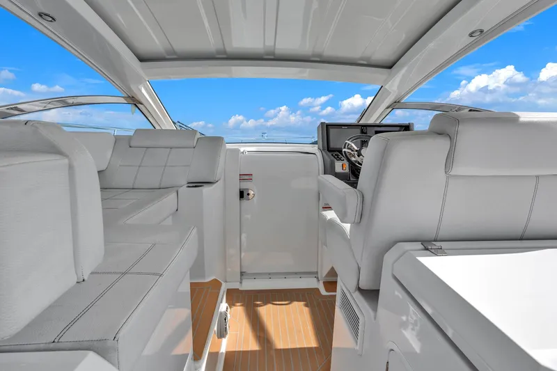 Slide: The Image of Cruisers 390 Express Coupe 2018 - 28