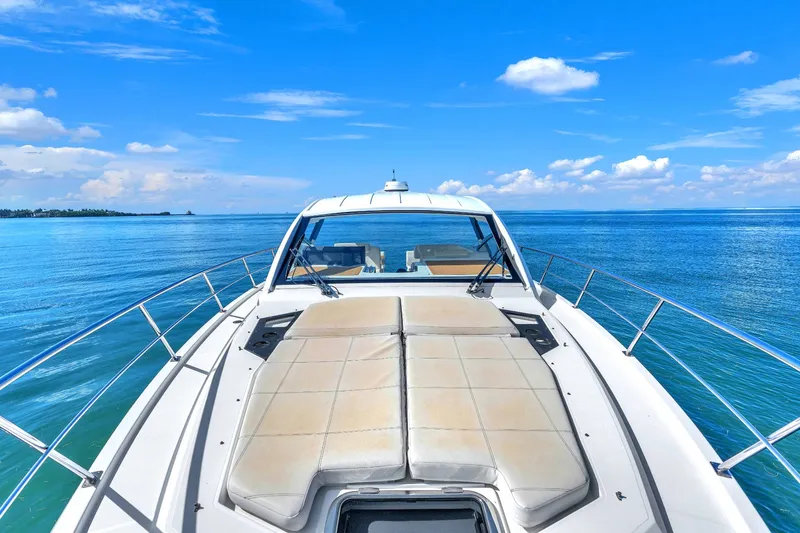 Slide: The Image of Cruisers 390 Express Coupe 2018 - 40