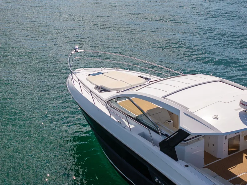 Slide: The Image of Cruisers 390 Express Coupe 2018 - 14