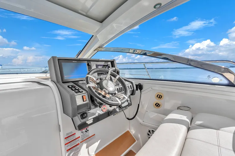 Slide: The Image of Cruisers 390 Express Coupe 2018 - 25