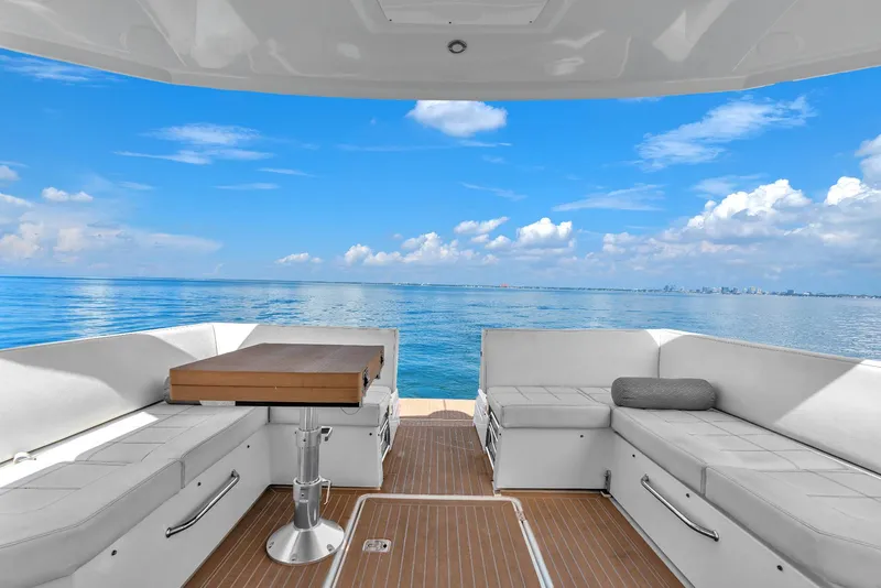 Slide: The Image of Cruisers 390 Express Coupe 2018 - 22