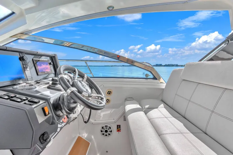 Slide: The Image of Cruisers 390 Express Coupe 2018 - 26