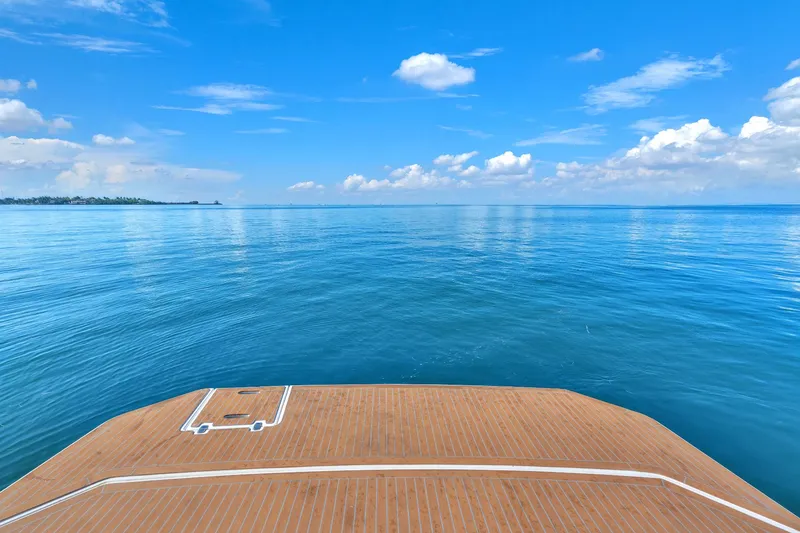 Slide: The Image of Cruisers 390 Express Coupe 2018 - 17