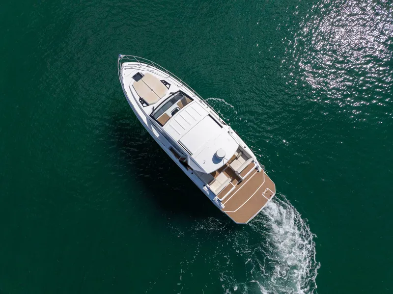 Slide: The Image of Cruisers 390 Express Coupe 2018 - 13