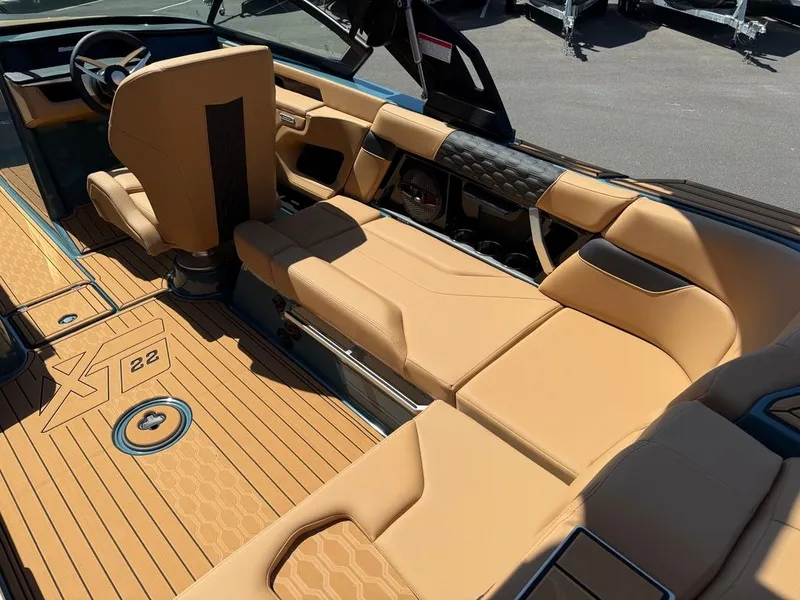 Slide: The Image of MasterCraft XT22 2025 - 15