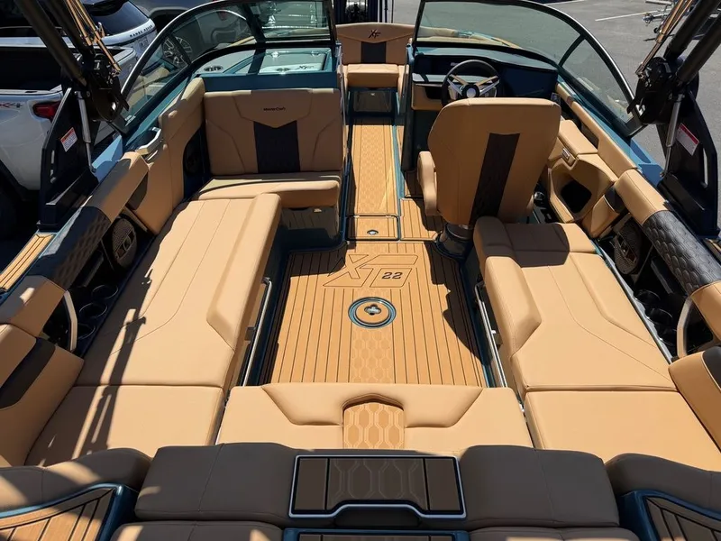 Slide: The Image of MasterCraft XT22 2025 - 14
