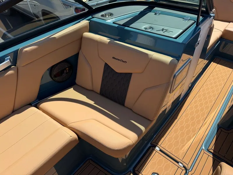 Slide: The Image of MasterCraft XT22 2025 - 17