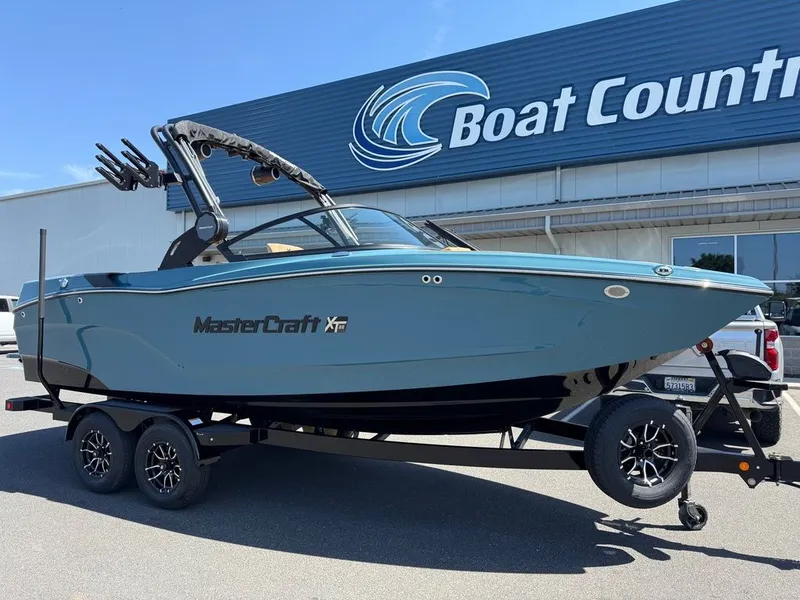 Slide: The Image of MasterCraft XT22 2025 - 2
