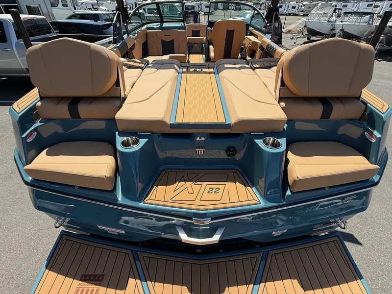 Slide: The Image of MasterCraft XT22 2025 - 13