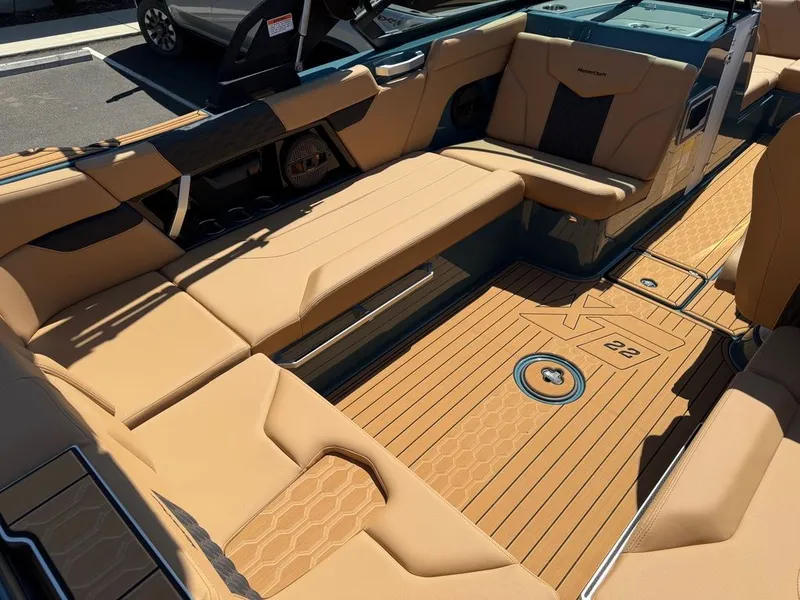Slide: The Image of MasterCraft XT22 2025 - 9