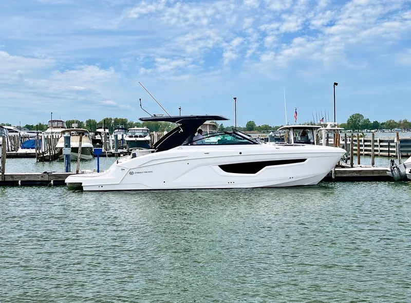 The Image of Cruisers 34 GLS 2024 - 0