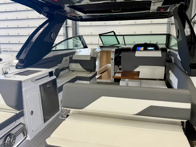 Slide: The Image of Cruisers 34 GLS 2024 - 22