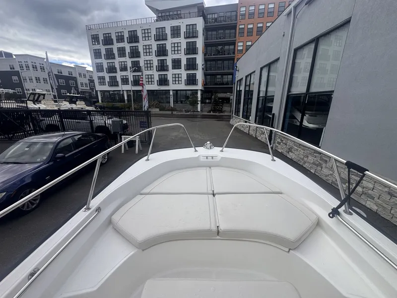 Slide: The Image of Boston Whaler 17 MONTAUK 2022 - 9