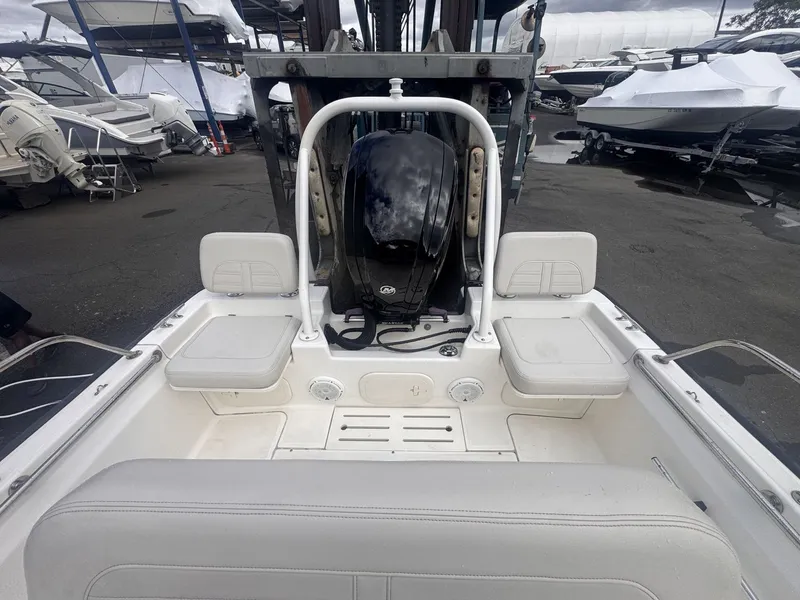 Slide: The Image of Boston Whaler 17 MONTAUK 2022 - 5