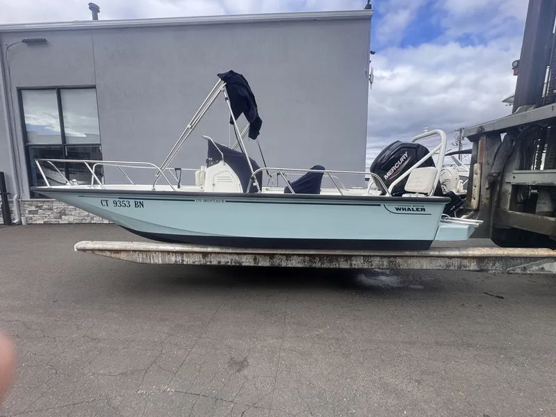 Slide: The Image of Boston Whaler 17 MONTAUK 2022 - 4
