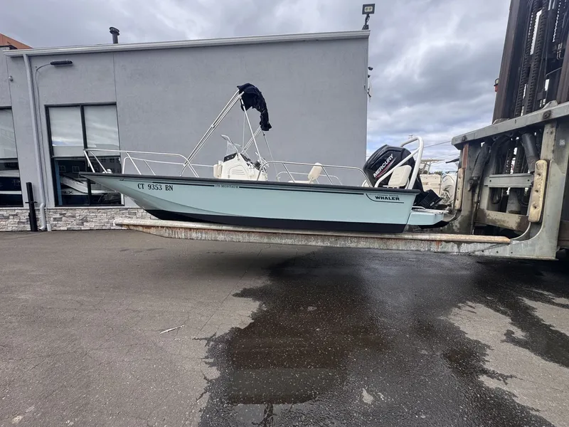 The Image of Boston Whaler 17 MONTAUK 2022 - 0