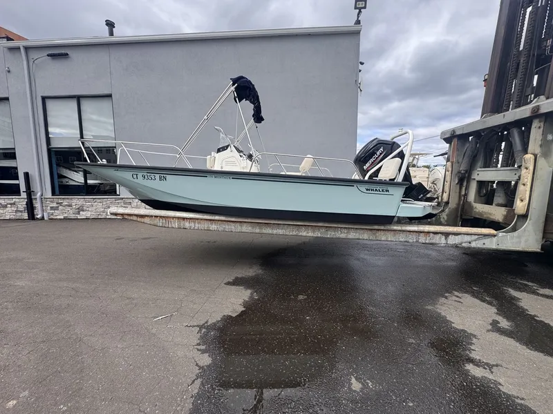 Slide: The Image of Boston Whaler 17 MONTAUK 2022 - 14