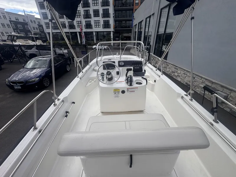 Slide: The Image of Boston Whaler 17 MONTAUK 2022 - 6
