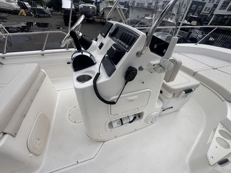 Slide: The Image of Boston Whaler 17 MONTAUK 2022 - 13