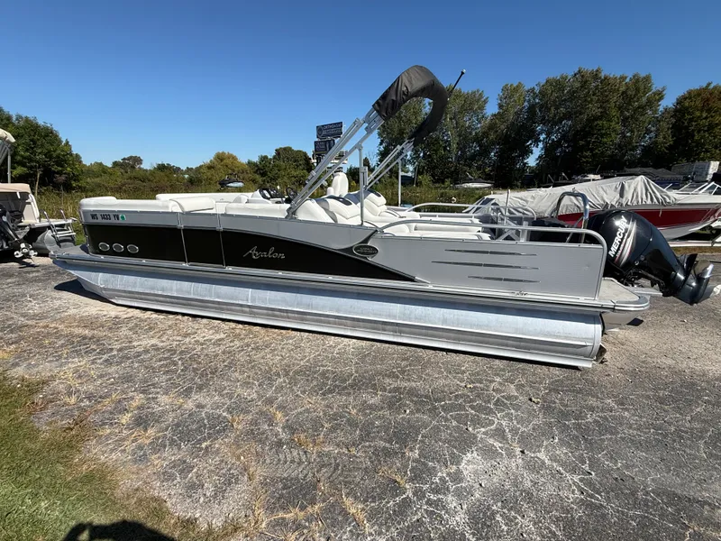 Slide: The Image of Avalon 2585 WRL 2015 - 1