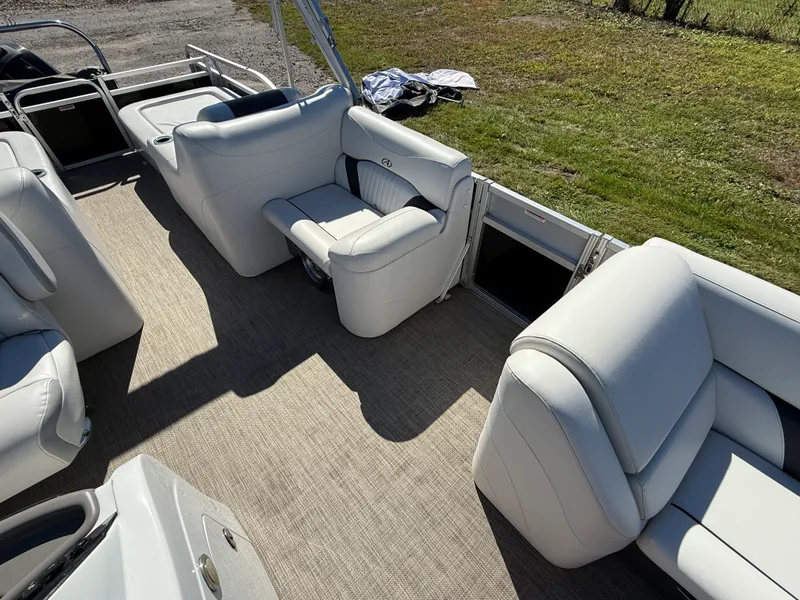 Slide: The Image of Avalon 2585 WRL 2015 - 9
