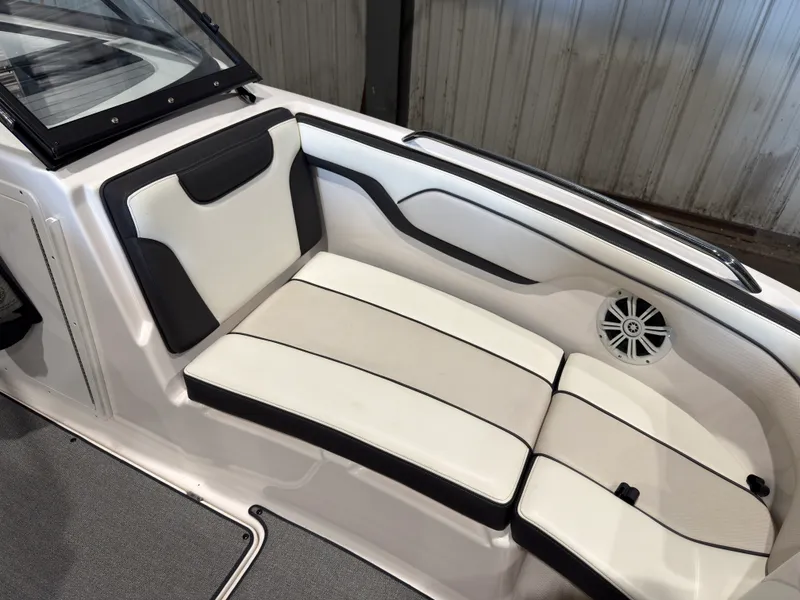 Slide: The Image of Yamaha SX210 2019 - 33