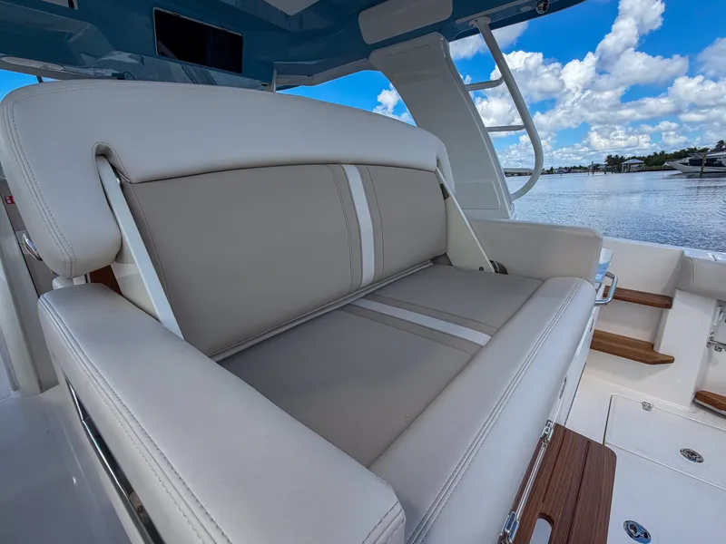 Slide: The Image of Boston Whaler 350 Realm 2027 - 14