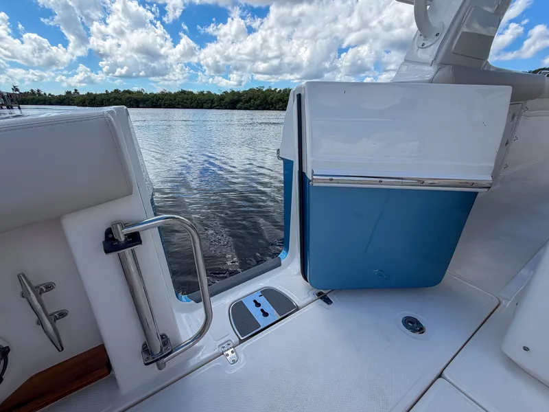 Slide: The Image of Boston Whaler 350 Realm 2027 - 10