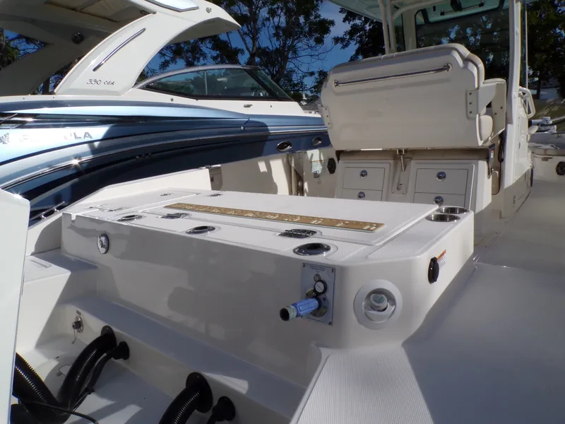 Slide: The Image of Boston Whaler 280 DAUNTLESS 2024 - 19