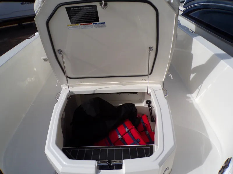 Slide: The Image of Boston Whaler 280 DAUNTLESS 2024 - 45