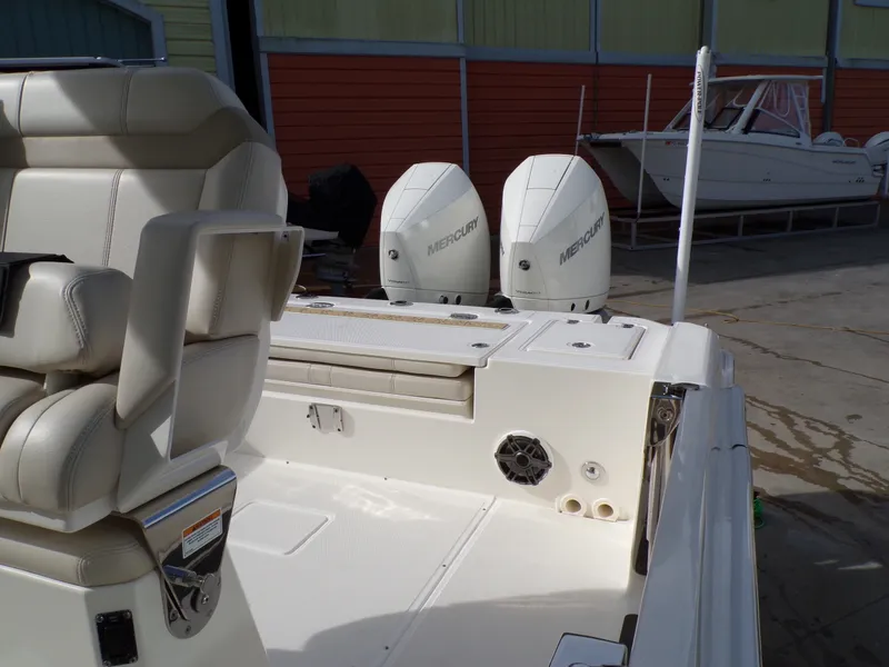 Slide: The Image of Boston Whaler 280 DAUNTLESS 2024 - 54