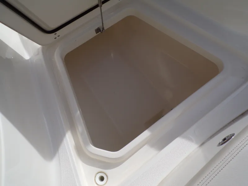 Slide: The Image of Boston Whaler 280 DAUNTLESS 2024 - 52
