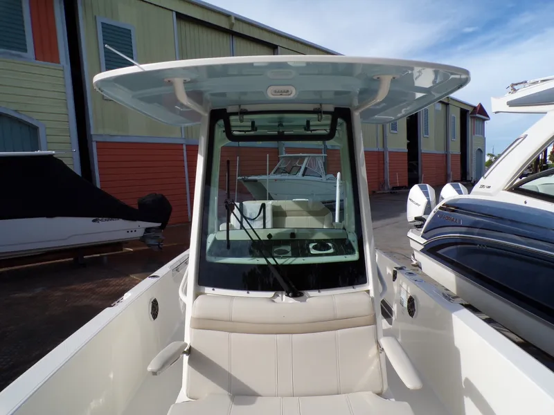 Slide: The Image of Boston Whaler 280 DAUNTLESS 2024 - 44