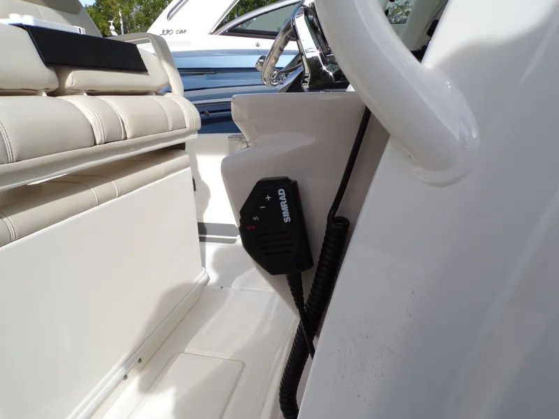Slide: The Image of Boston Whaler 280 DAUNTLESS 2024 - 39