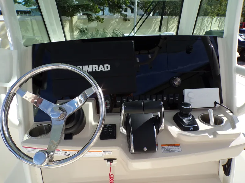 Slide: The Image of Boston Whaler 280 DAUNTLESS 2024 - 29