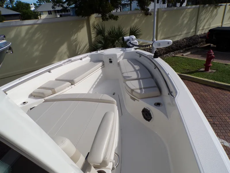 Slide: The Image of Boston Whaler 280 DAUNTLESS 2024 - 42